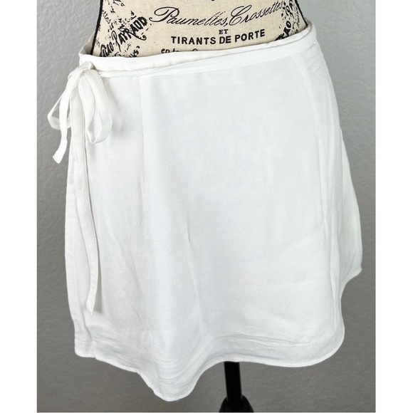 Aritzia Sun-Deh White Full Wrap Mini Skirt, size Large - Picture 5 of 14
